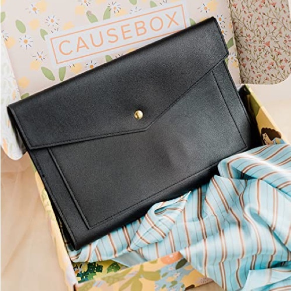 Glass Ladder & Co Megan black clutch - Picture 2 of 5